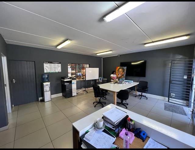 410M² WAREHOUSE TO LET IN STRIJDOMPARK